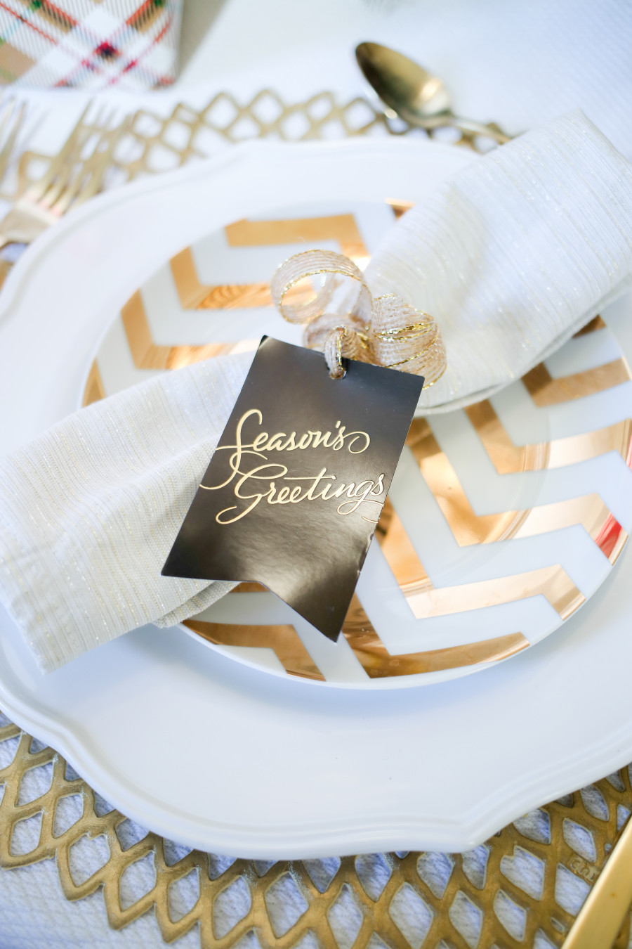 3 Tablesetting Ideas for your Christmas Table - use gift card hangtags to tie your napkin - by Fashionable Hostess2