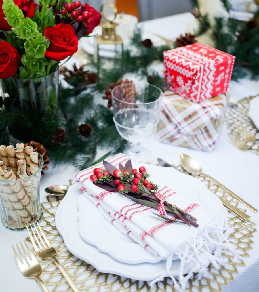 Decorating your christmas table with red flowers3