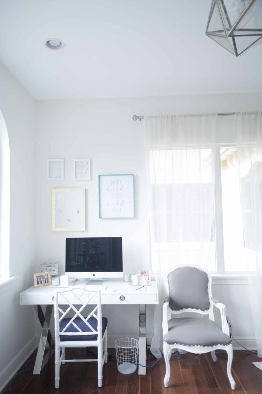 Girly Office Inspiration with Gallery Wall in the Fashionable Hostess Office