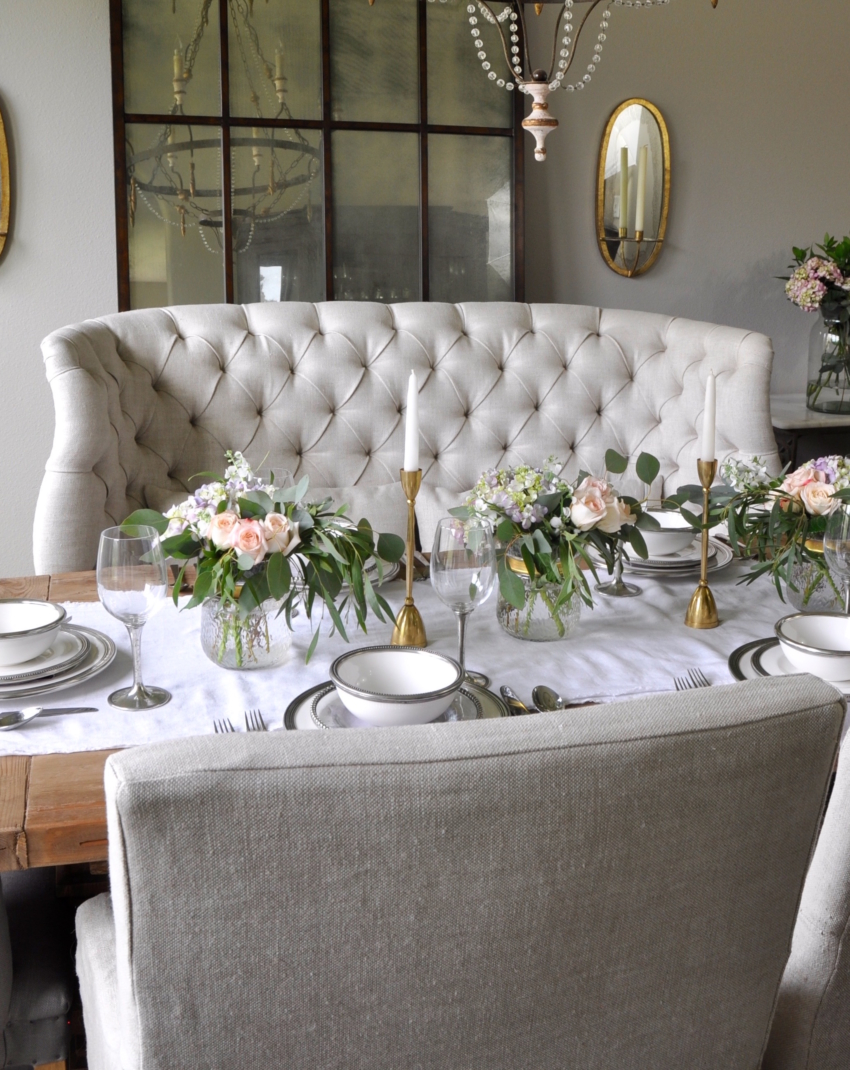 Banquette seating by Decor Gold