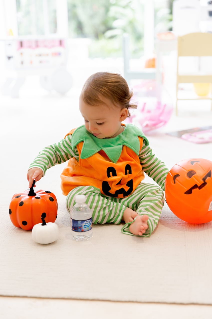 baby-pumpkin-costume-on-fashionable-hostess-blog
