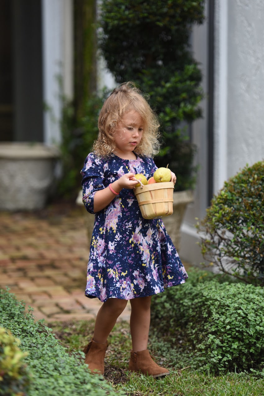 old-navy-toddler-fall-on-fashionable-hostess4