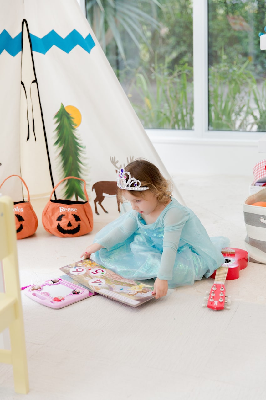 sweetest-halloween-party-for-kids-on-fashionable-hostess-blog-jpg