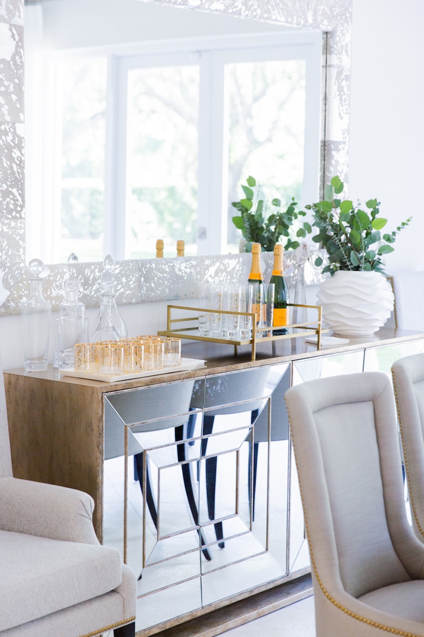 host-a-new-years-dinner-party-and-new-years-bar-by-fashionable-hostess