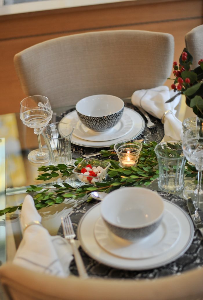 Host a Holiday Dinner Party - Fashionable Hostess
