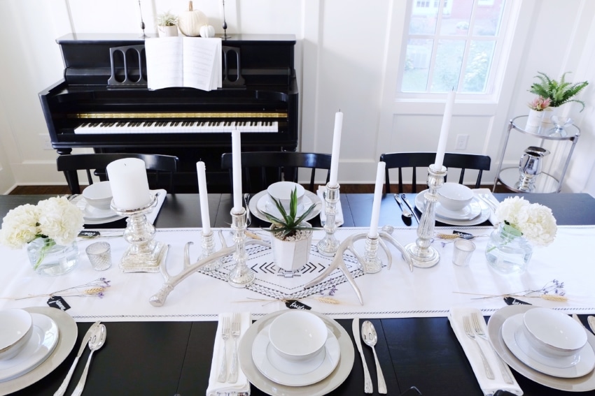black-white-table-scape-by-clea-shearer-of-the-home-edit-on-fashionablehostess
