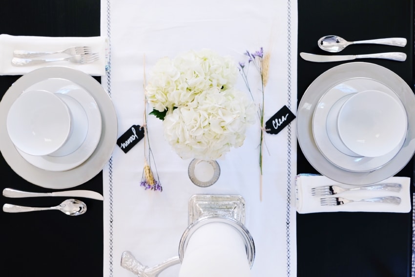 white-hydrangea-centerpieces-on-tablescape-by-clea-shearer-of-the-home-edit-on-fashionablehostess