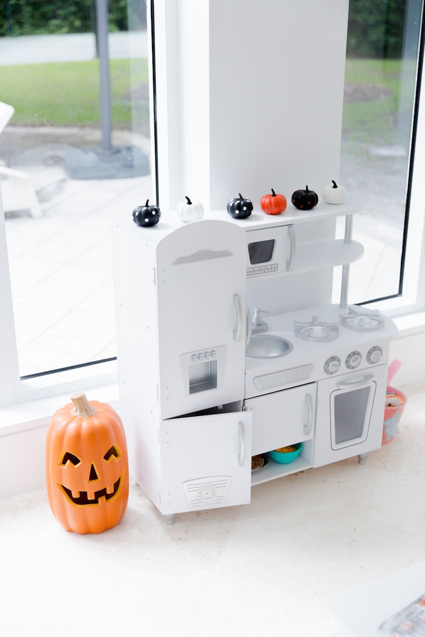 mini-kitchen-kids-halloween-party-by-fashionable-hostess