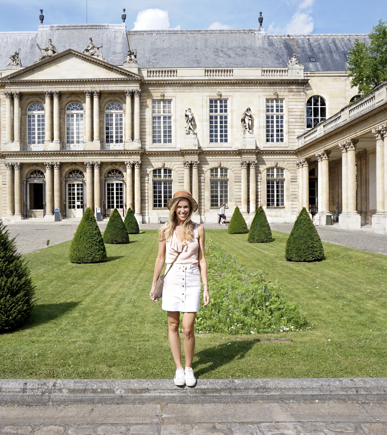 Paris Travel Guide - Fashionable Hostess