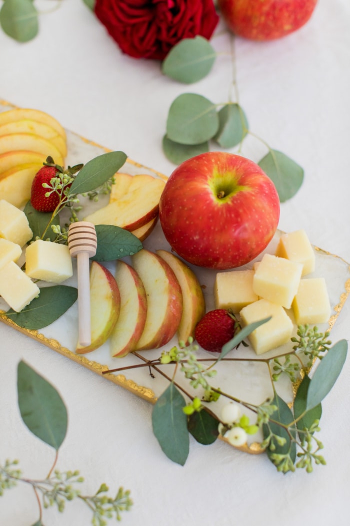 Rosh Hashanah Apples & Honey - Fashionable Hostess