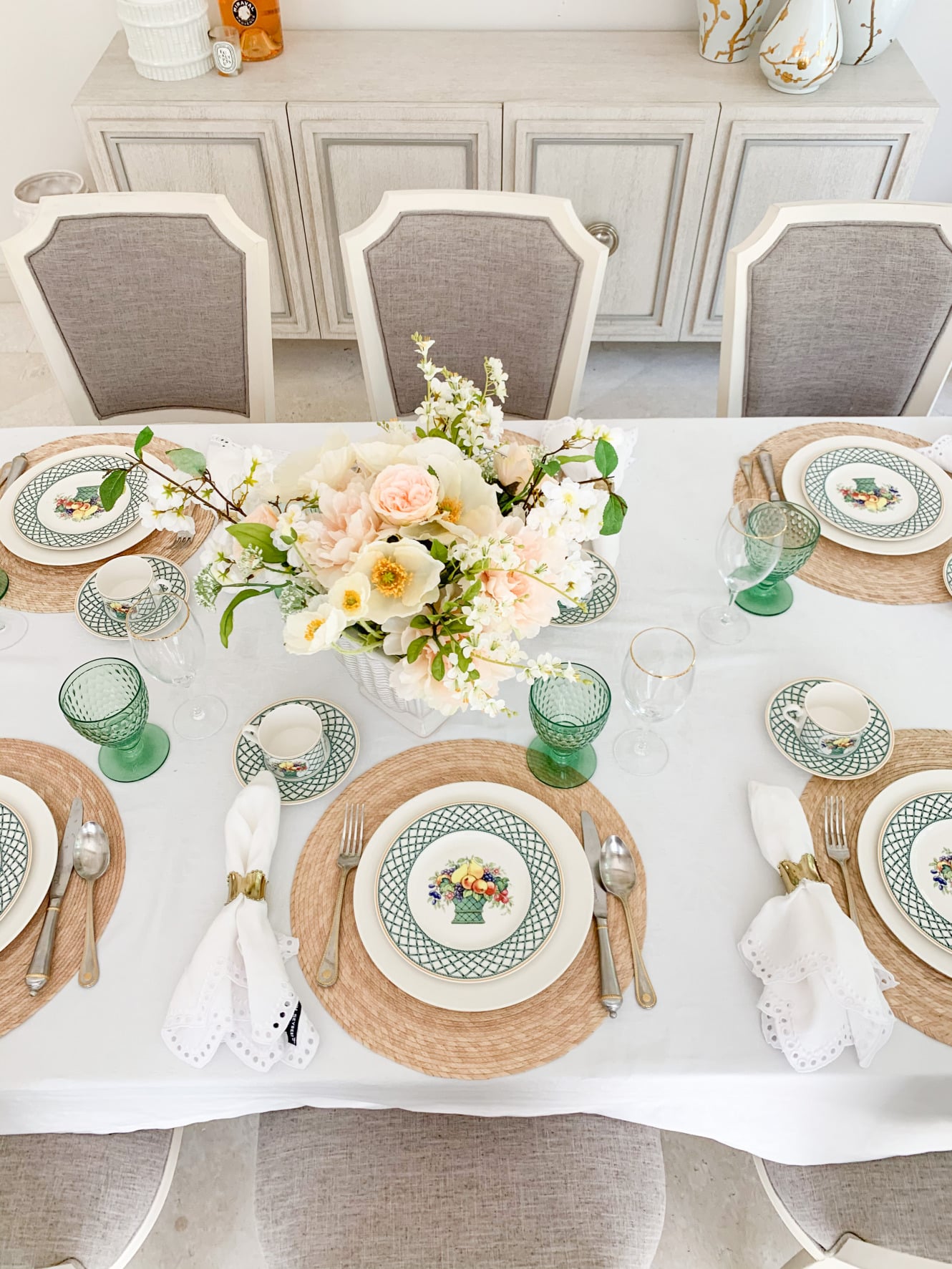 Spring Table - Fashionable Hostess