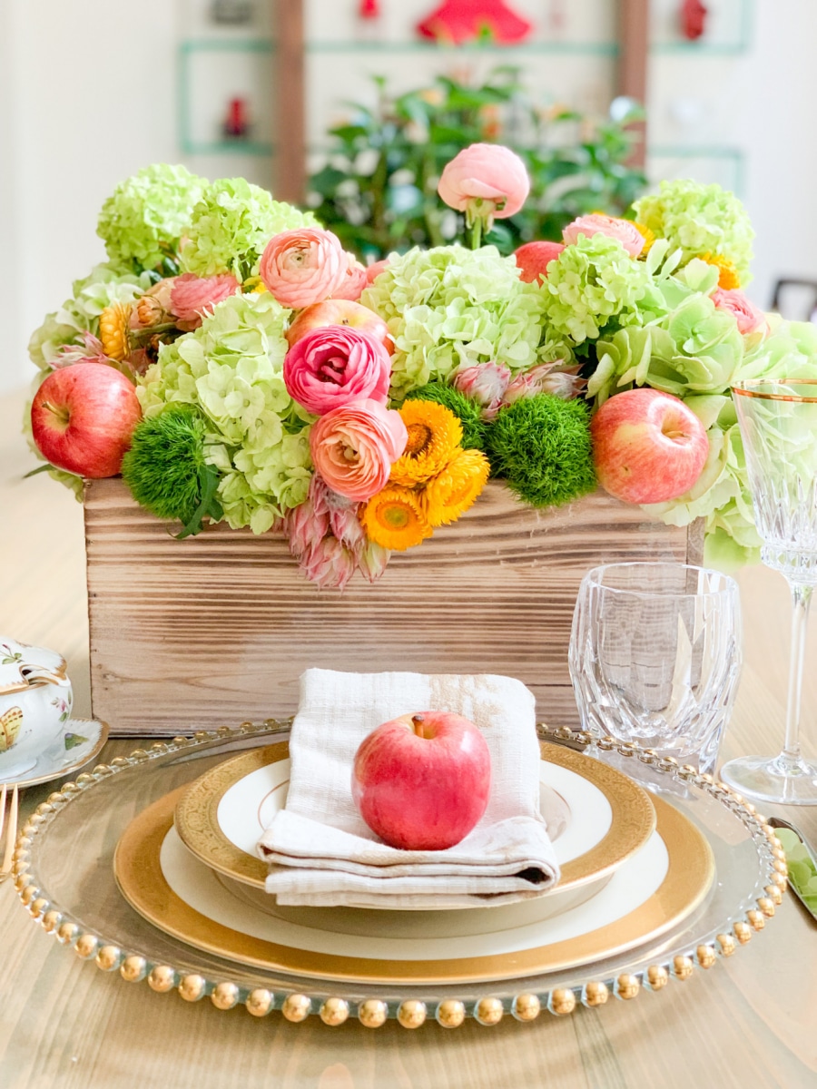 Apples and Honey: Rustic Table Decor for Rosh Hashanah Dinner